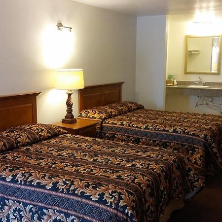 Country Regency Inn & Suites Manvel Luaran gambar