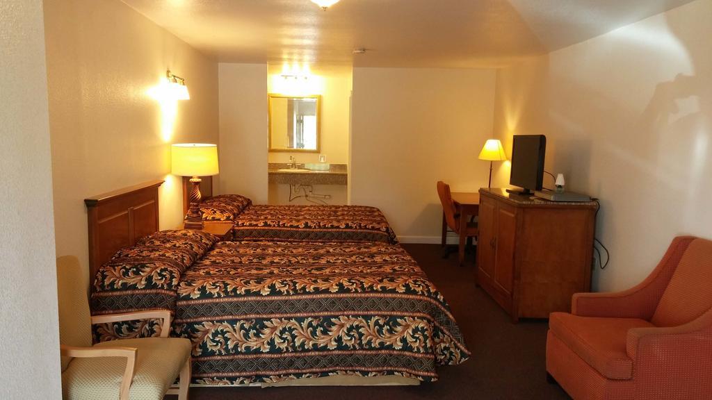 Country Regency Inn & Suites Manvel Bilik gambar