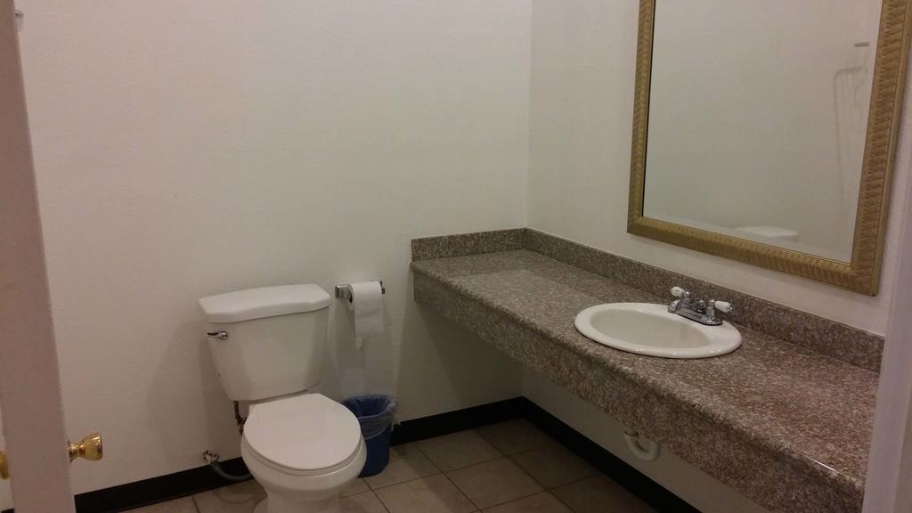 Country Regency Inn & Suites Manvel Bilik gambar