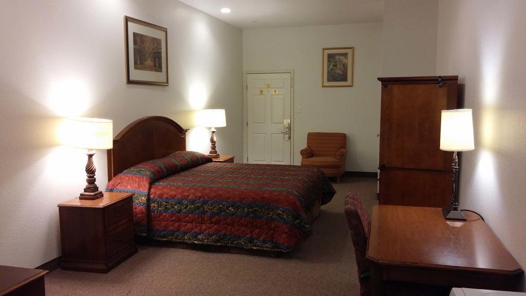 Country Regency Inn & Suites Manvel Luaran gambar
