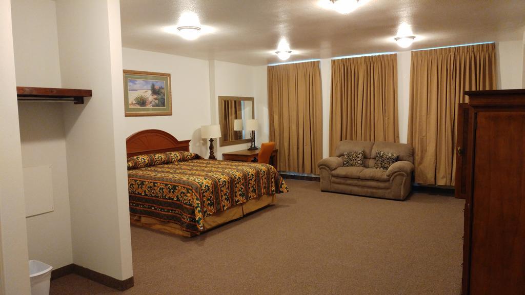 Country Regency Inn & Suites Manvel Luaran gambar