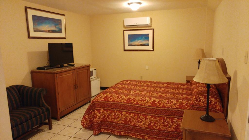 Country Regency Inn & Suites Manvel Luaran gambar