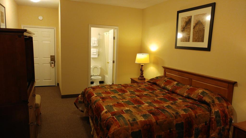 Country Regency Inn & Suites Manvel Luaran gambar