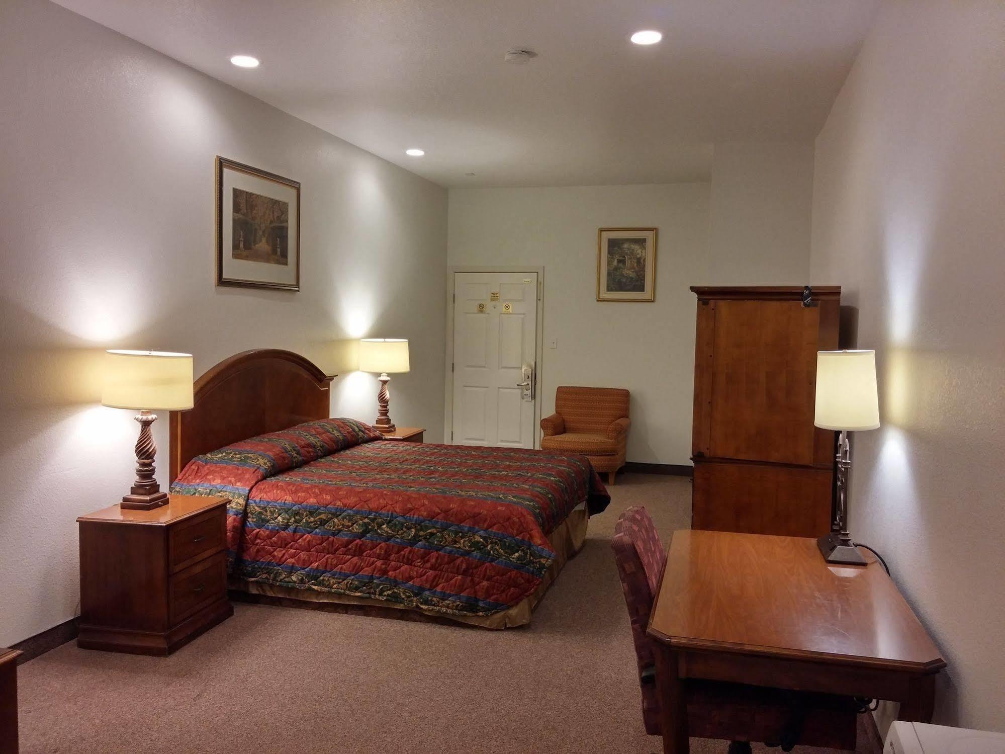 Country Regency Inn & Suites Manvel Luaran gambar