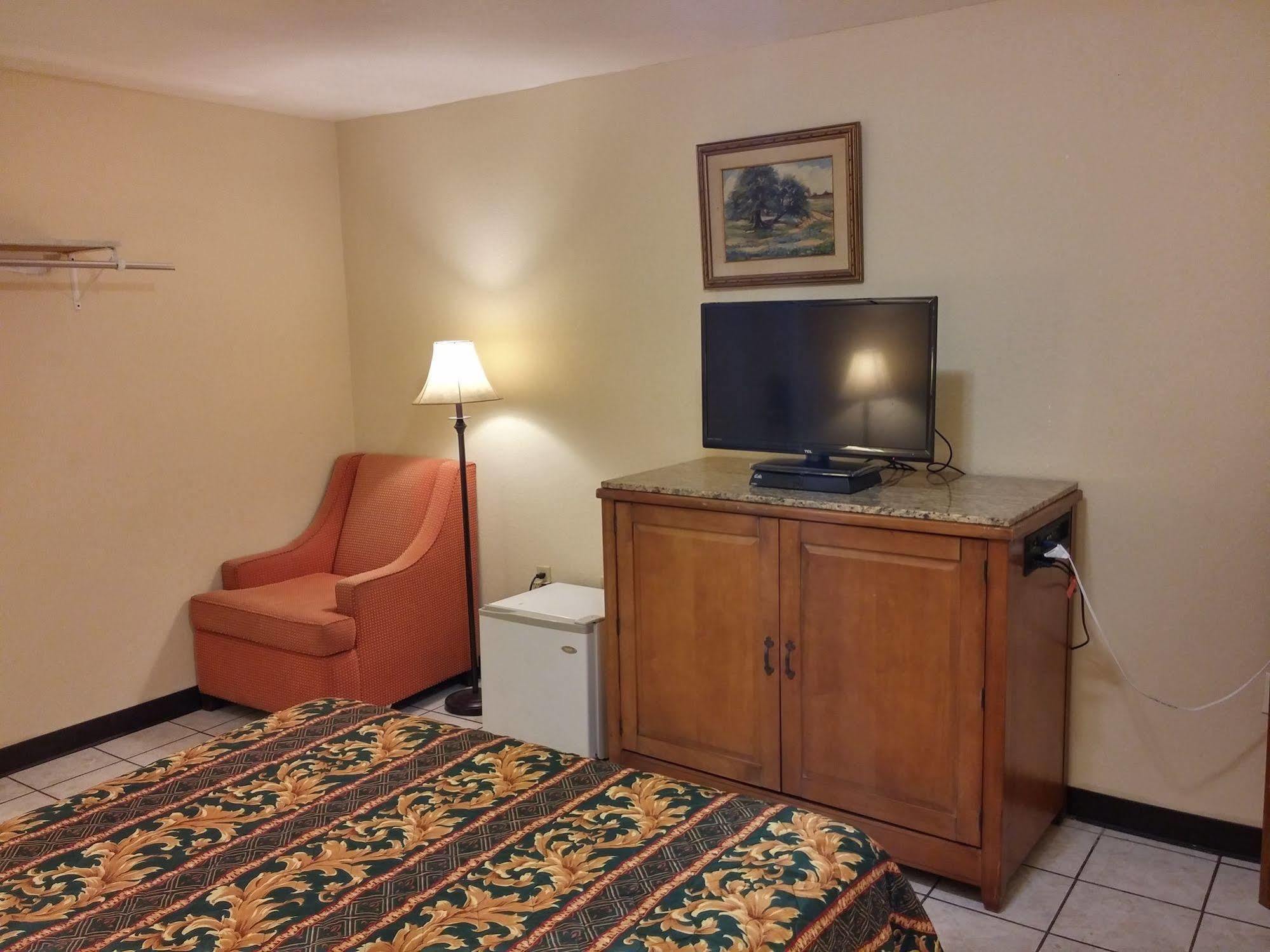 Country Regency Inn & Suites Manvel Luaran gambar