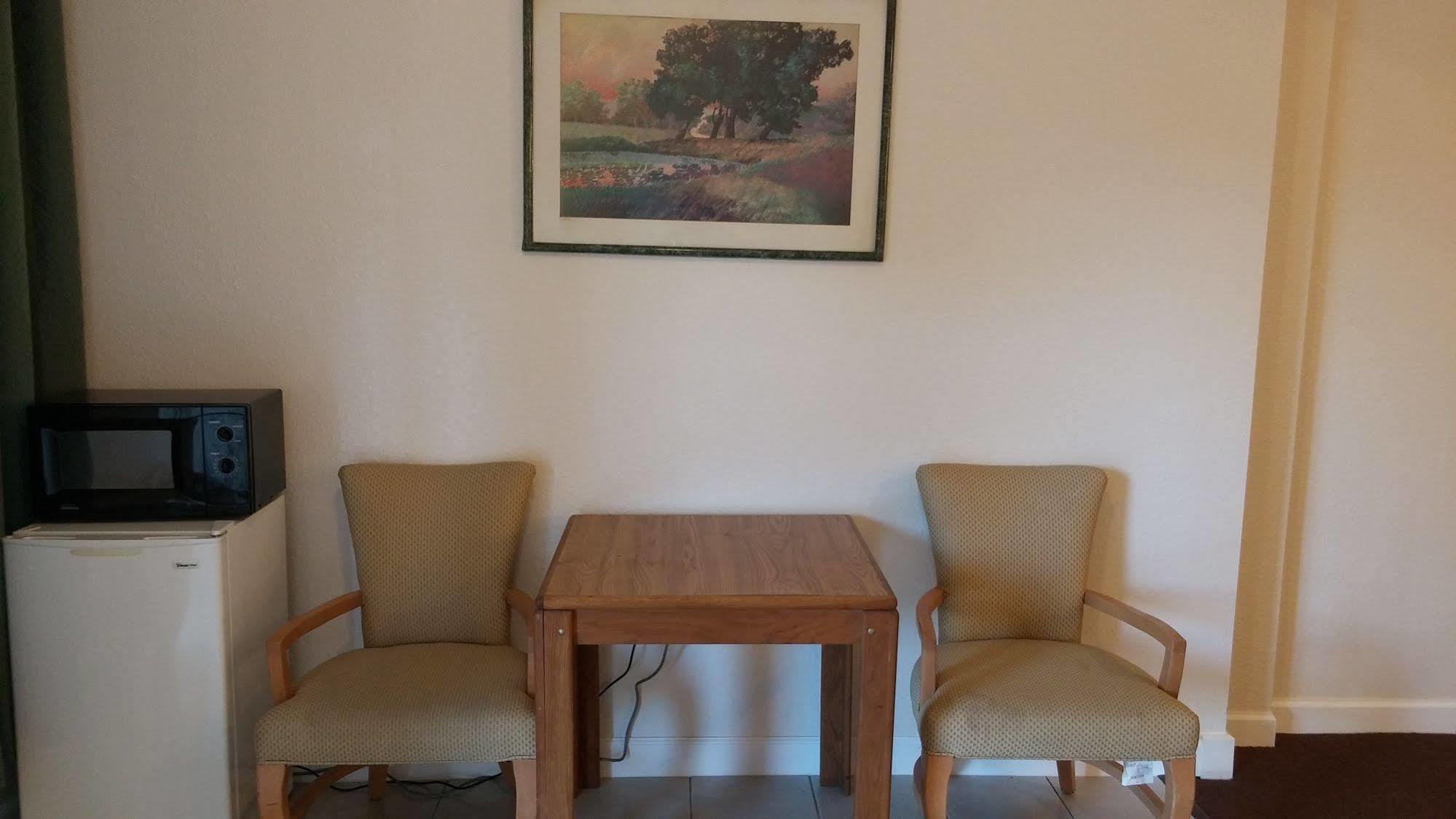 Country Regency Inn & Suites Manvel Luaran gambar