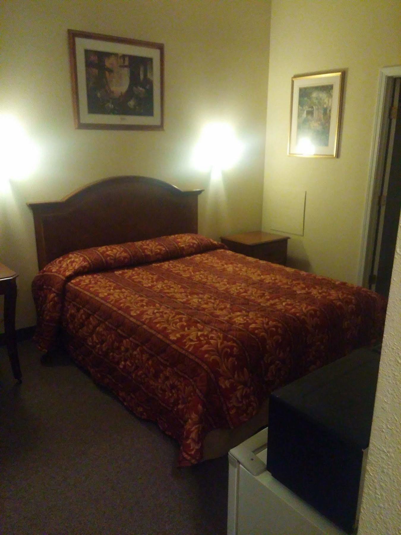 Country Regency Inn & Suites Manvel Luaran gambar