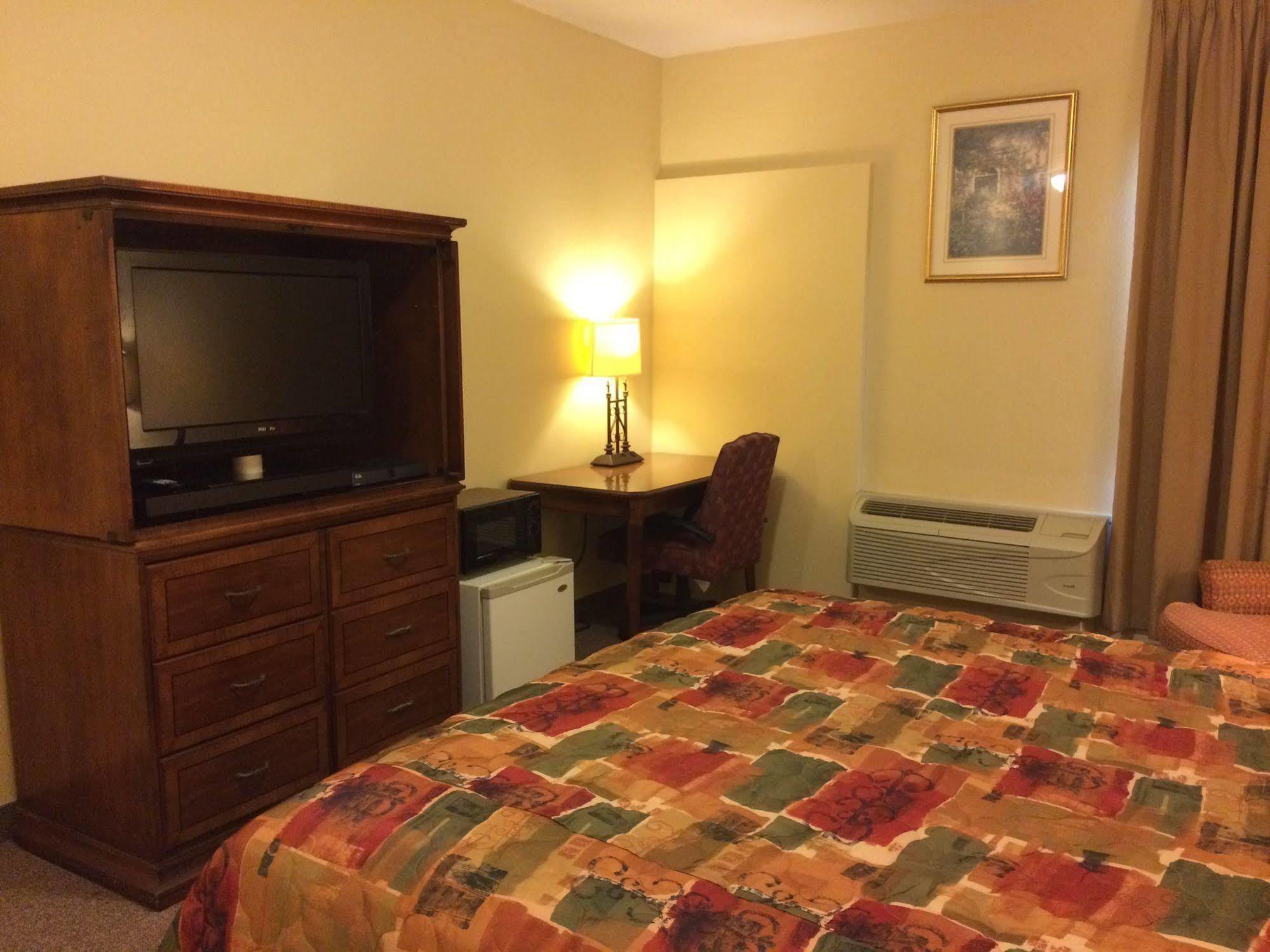 Country Regency Inn & Suites Manvel Luaran gambar