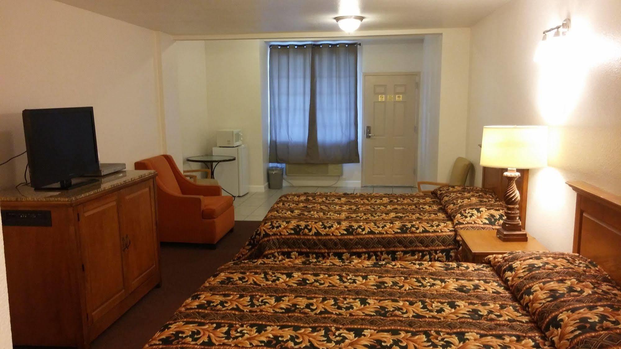 Country Regency Inn & Suites Manvel Luaran gambar