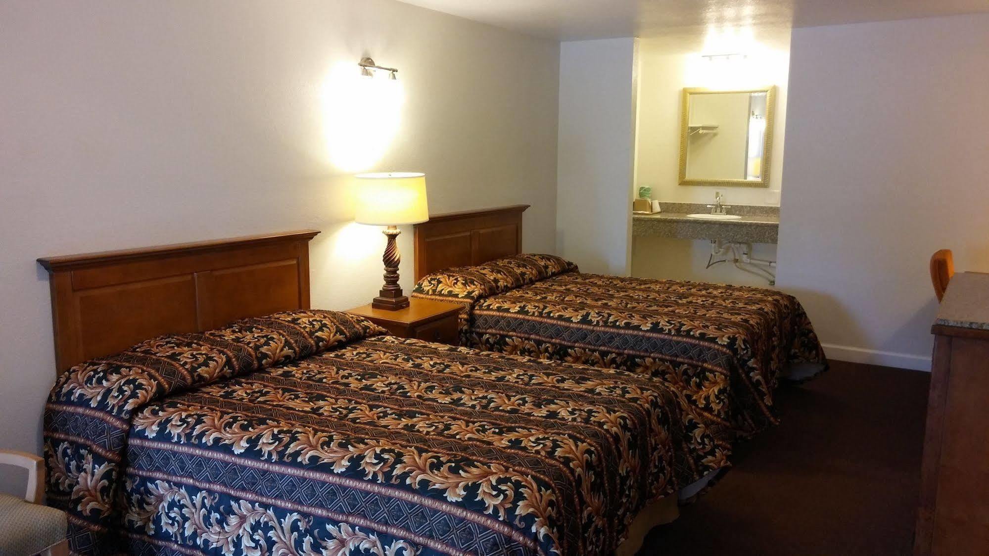Country Regency Inn & Suites Manvel Luaran gambar