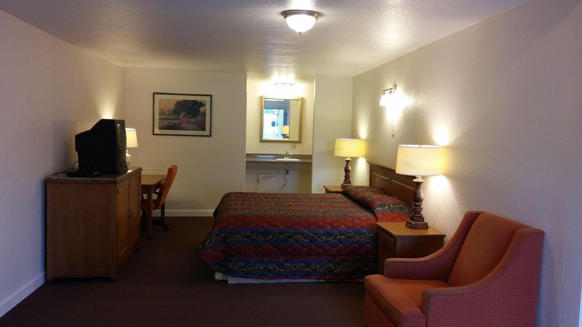 Country Regency Inn & Suites Manvel Luaran gambar