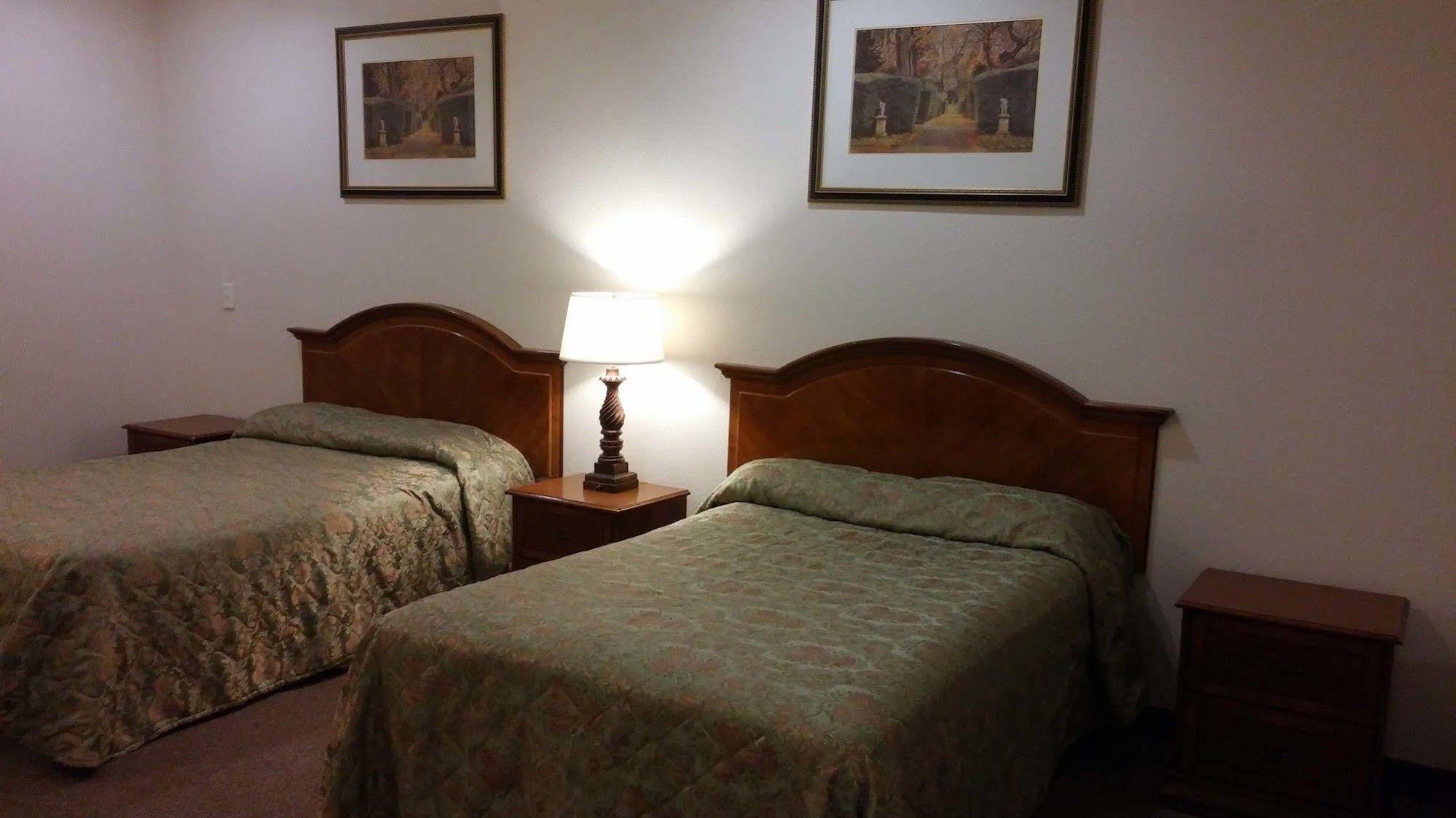 Country Regency Inn & Suites Manvel Luaran gambar