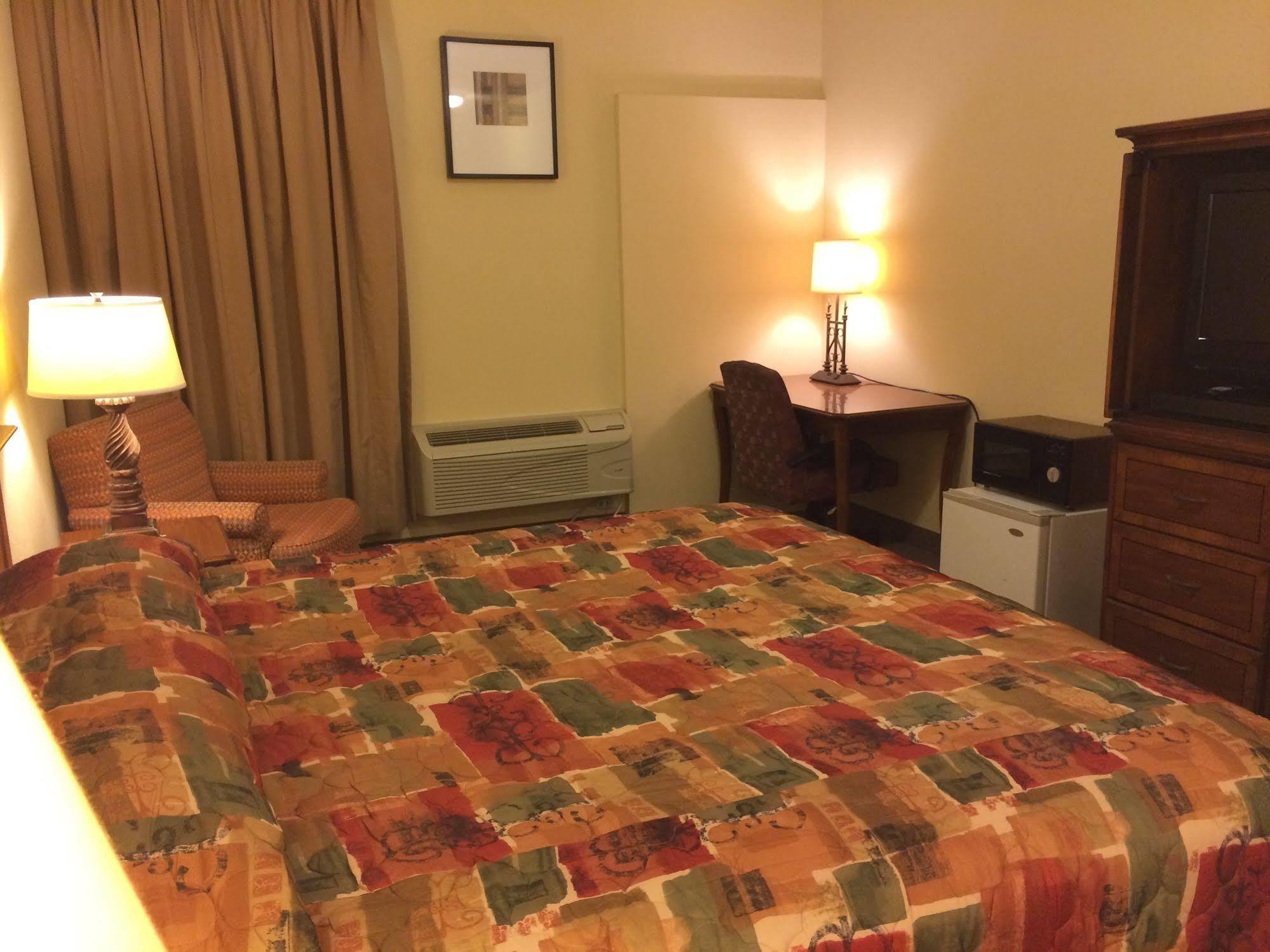 Country Regency Inn & Suites Manvel Luaran gambar