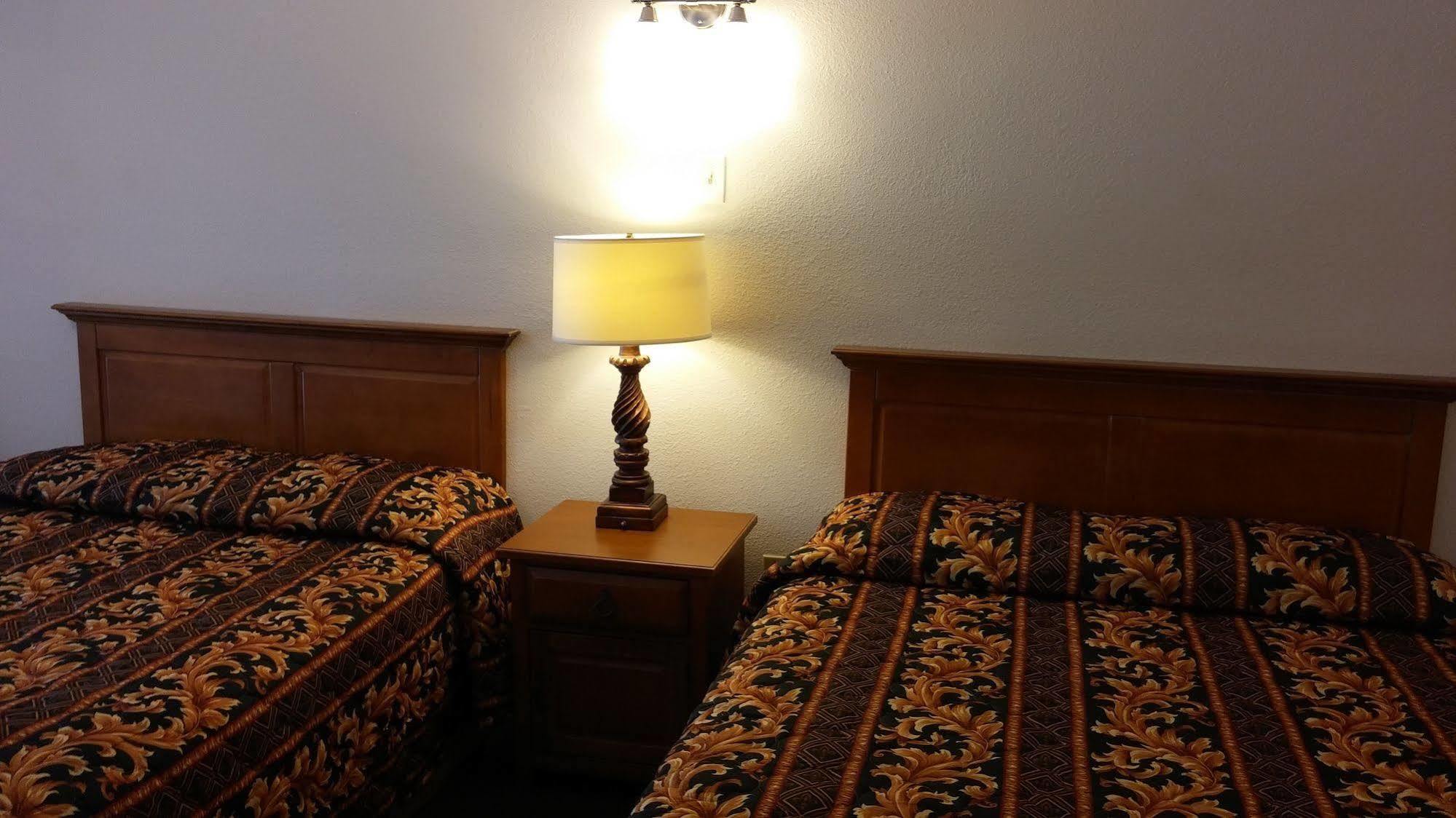 Country Regency Inn & Suites Manvel Luaran gambar